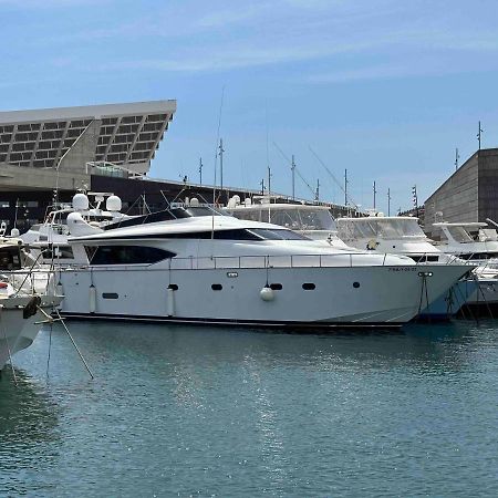 Yacht 20Metros Hotel Sant Adria de Besos Ngoại thất bức ảnh