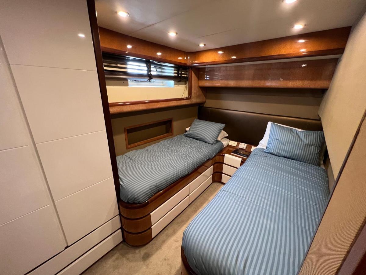 Yacht 20Metros Hotel Sant Adria de Besos Ngoại thất bức ảnh