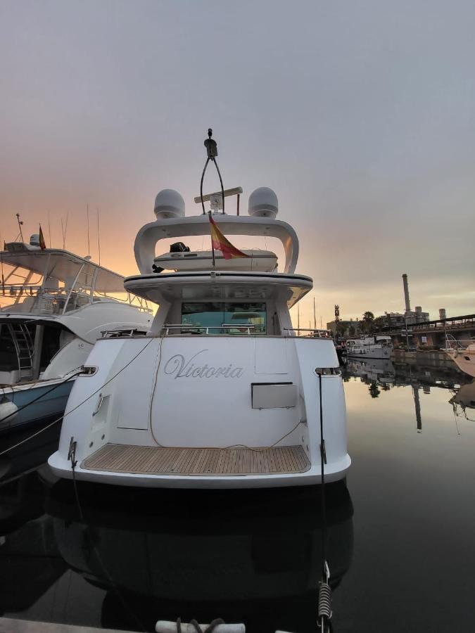 Yacht 20Metros Hotel Sant Adria de Besos Ngoại thất bức ảnh