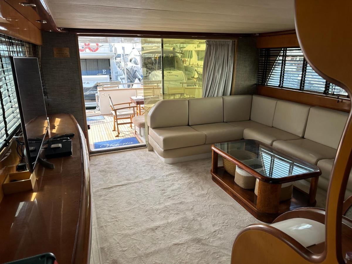 Yacht 20Metros Hotel Sant Adria de Besos Ngoại thất bức ảnh