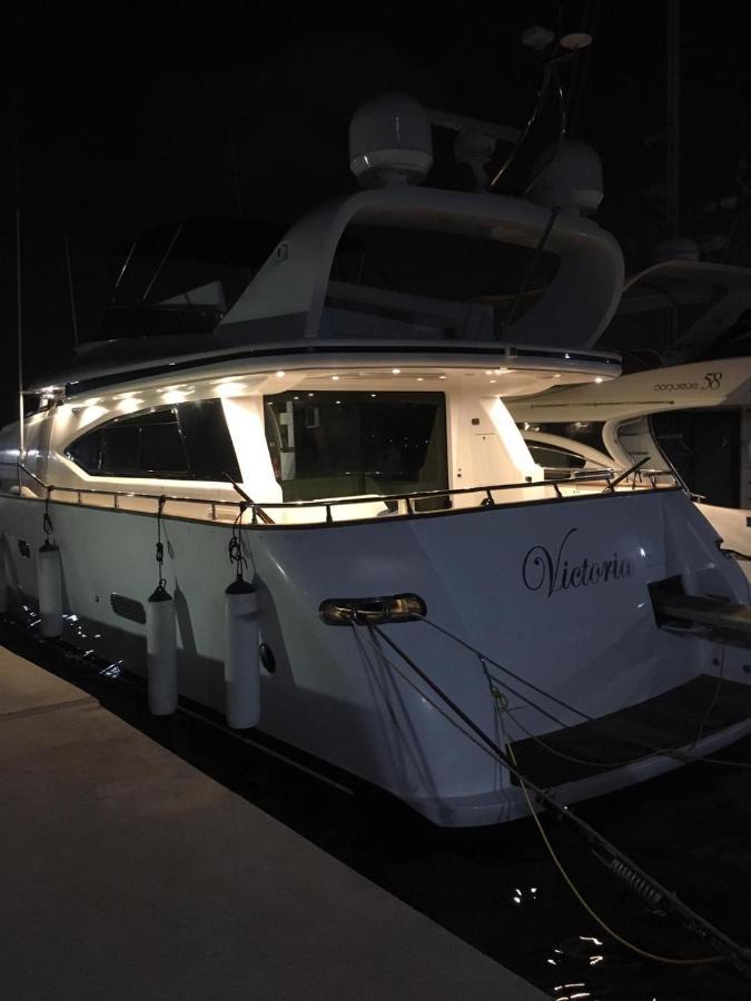 Yacht 20Metros Hotel Sant Adria de Besos Ngoại thất bức ảnh