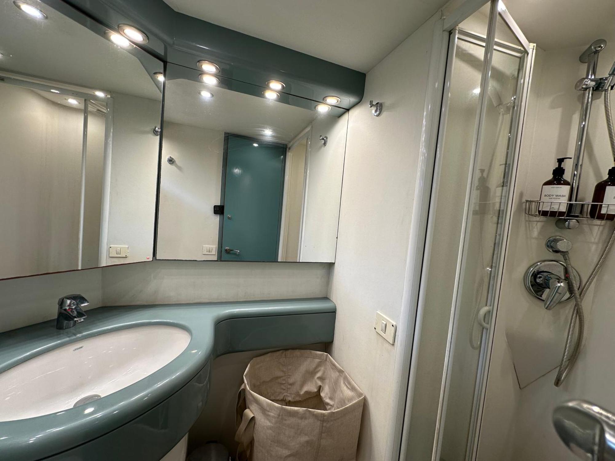 Yacht 20Metros Hotel Sant Adria de Besos Ngoại thất bức ảnh